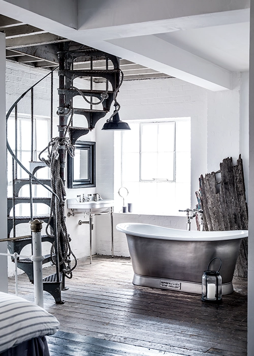 Create the ultimate bathing experience with Catchpole & Rye’s luxurious range of handcrafted cast-iron, copper & roll-top bathtubs.