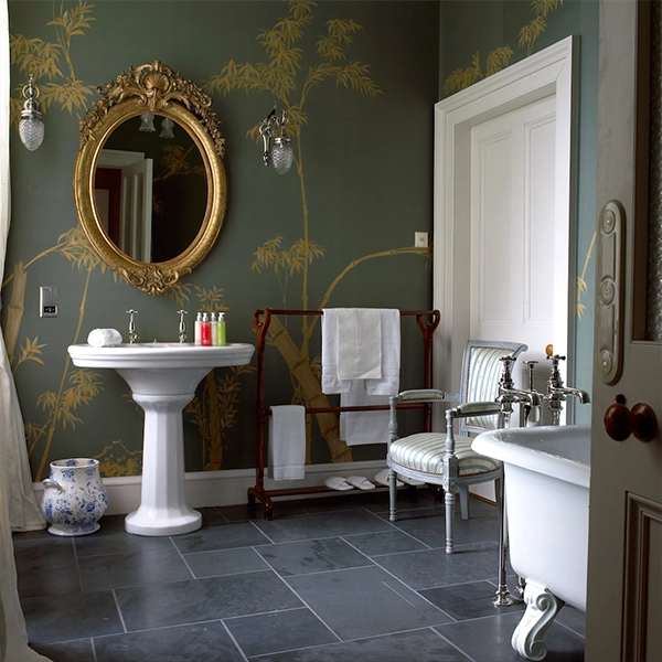 Create the ultimate bathing experience with Catchpole & Rye’s luxurious range of handcrafted cast-iron, copper & roll-top bathtubs.