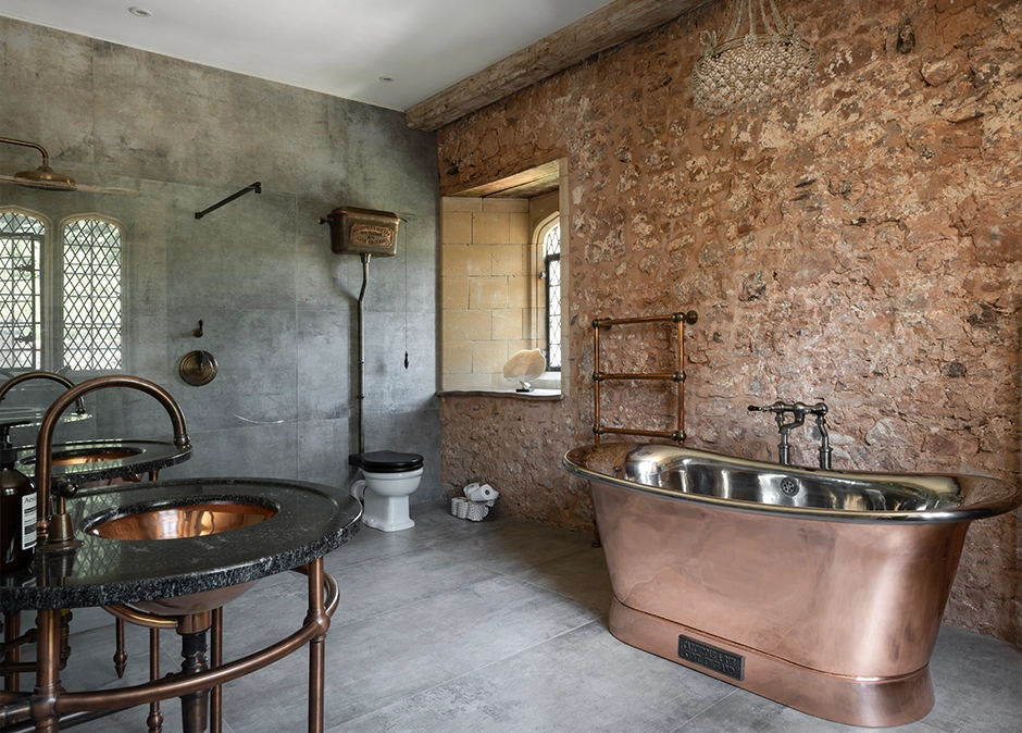 Create the ultimate bathing experience with Catchpole & Rye’s luxurious range of handcrafted cast-iron, copper & roll-top bathtubs.
