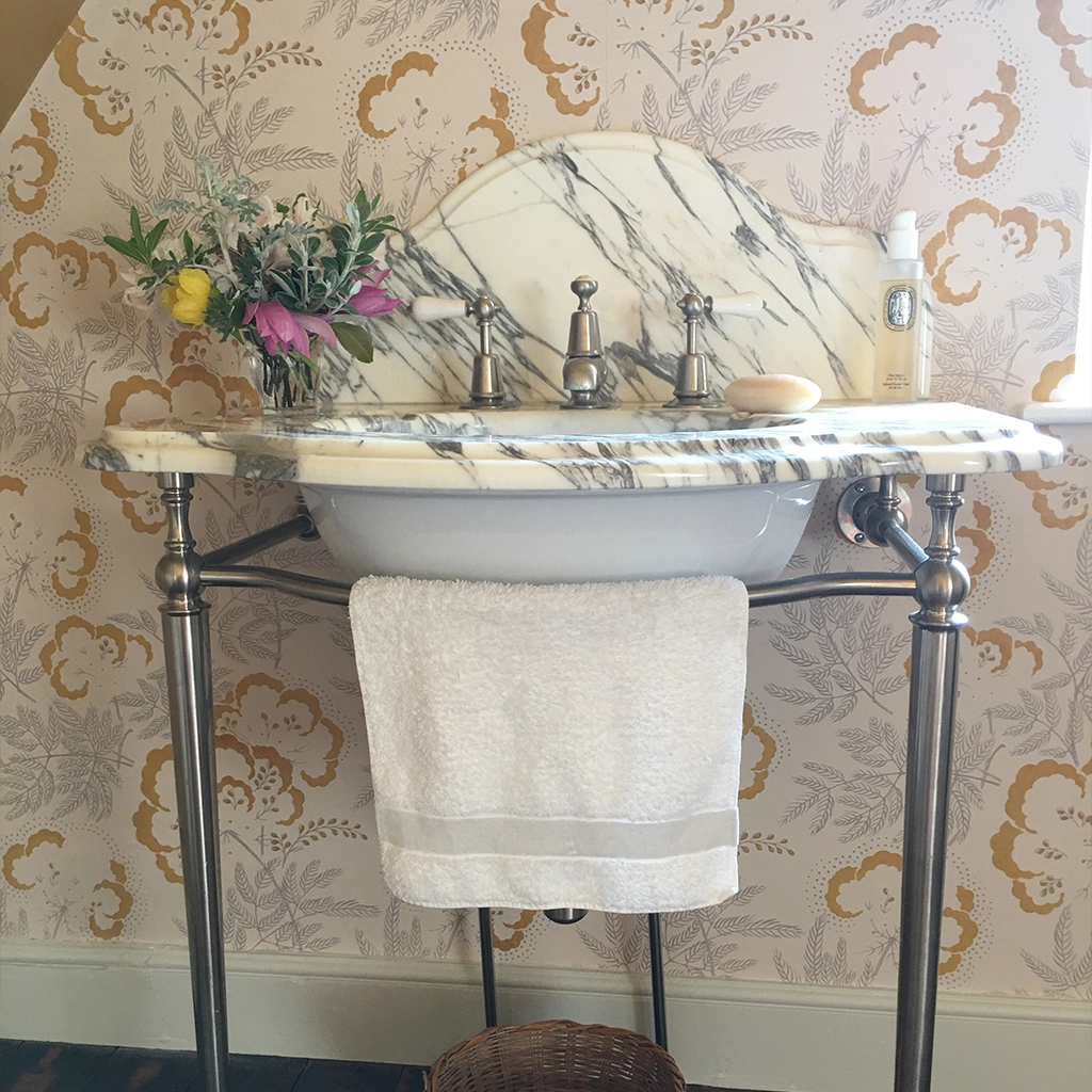 Create the ultimate bathing experience with Catchpole & Rye’s luxurious range of handcrafted cast-iron, copper & roll-top bathtubs.