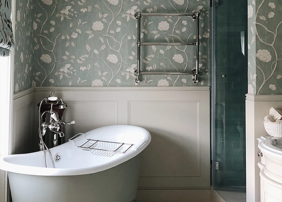 Create the ultimate bathing experience with Catchpole & Rye’s luxurious range of handcrafted cast-iron, copper & roll-top bathtubs.